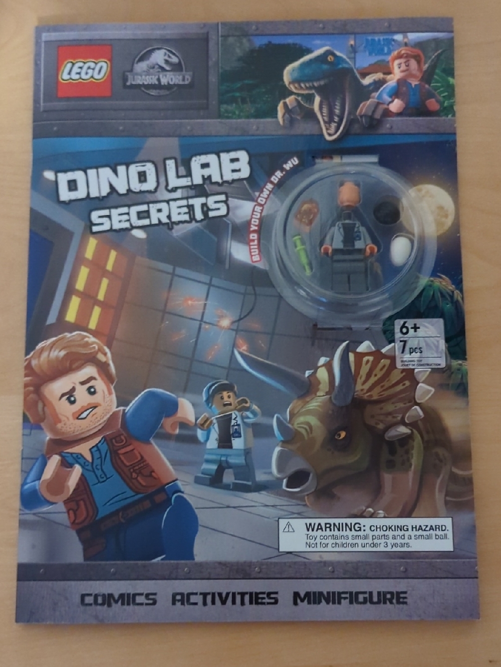 LEGO Jurassic World Activity Book And Minifigure Brand New